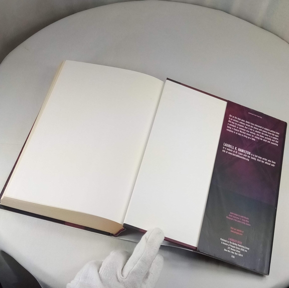 Dance Macabre Anita Blake Vampire Hunter Hardcover Book by Laurell K Hamilton - Picture 5 of 13